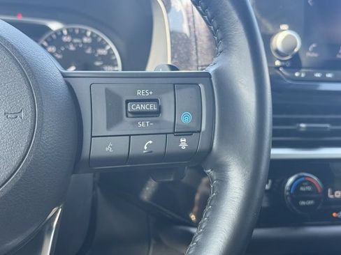 Used 2024 Nissan Pathfinder SV FWD image 23