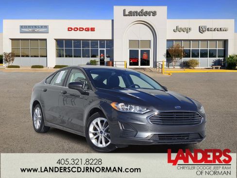 Used 2020 Ford Fusion SE image 1