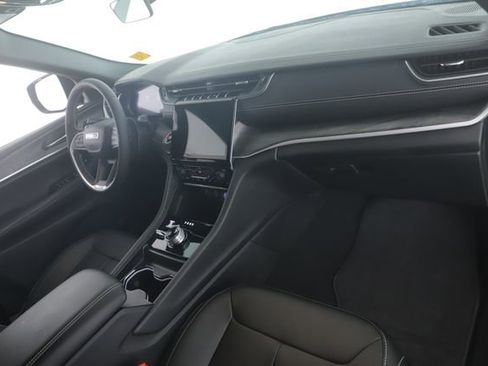 Used 2025 Jeep Grand Cherokee L Limited w/ Black Appearance Package image 34