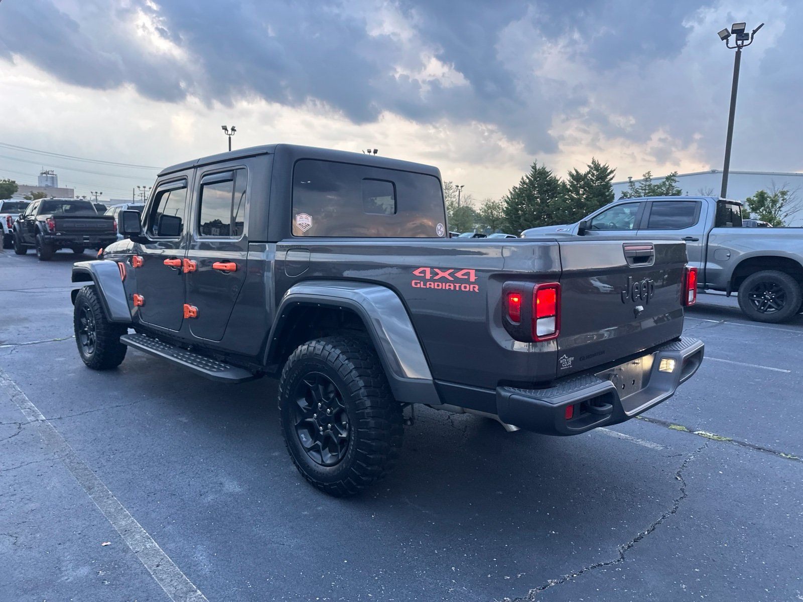 Used 2023 Jeep Gladiator Sport AWD/4WD image 7