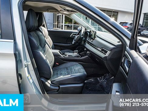 Used 2025 Mitsubishi Outlander SE FWD image 27