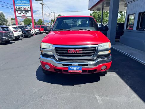 Used 2004 GMC Sierra 2500 SLE w/ Heavy-Duty Power Package AWD/4WD image 3