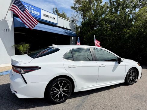 Used 2021 Toyota Camry SE FWD image 12