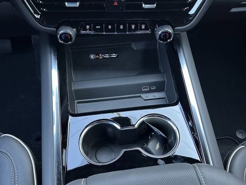 New 2026 Chevrolet Suburban Premier image 16