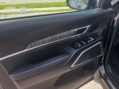 Used 2024 Kia Telluride SX Prestige w/ Towing Package image 7