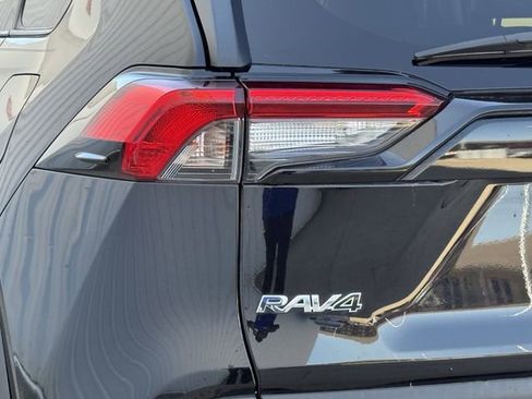 Used 2021 Toyota RAV4 XLE Premium image 6