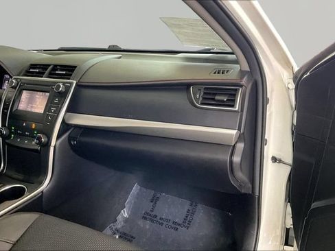 Used 2016 Toyota Camry SE FWD image 18