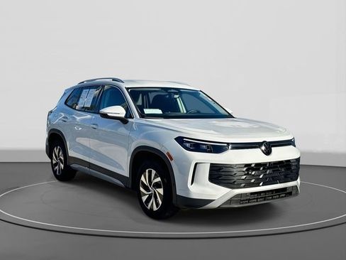 Used 2025 Volkswagen Tiguan S FWD image 1