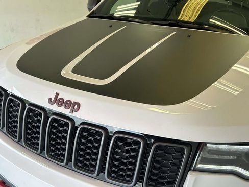 Used 2018 Jeep Grand Cherokee Trailhawk w/ Trailhawk Luxury Group AWD/4WD image 9