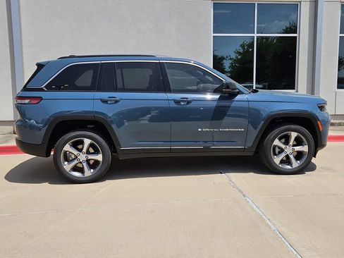 New 2026 Jeep Grand Cherokee Limited AWD/4WD image 2