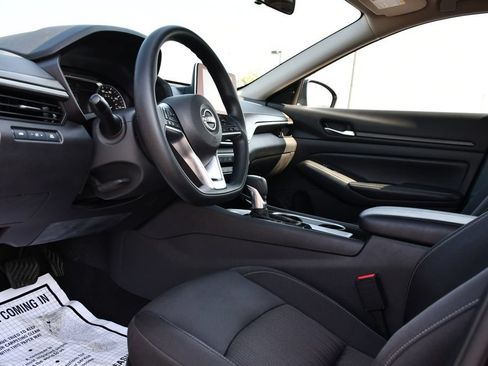 Used 2024 Nissan Altima 2.5 SV FWD image 16