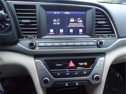 Used 2017 Hyundai Elantra SE image 23