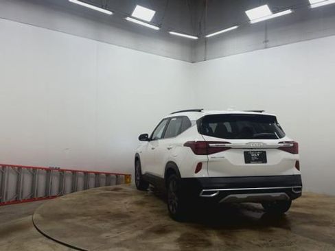 Used 2023 Kia Seltos S image 10