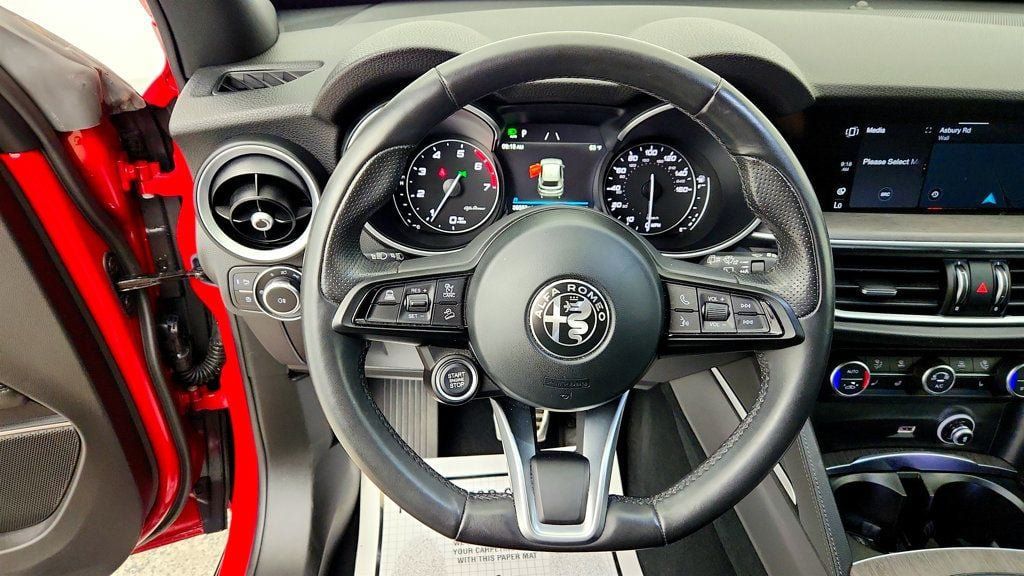 Used 2023 Alfa Romeo Stelvio Ti AWD/4WD image 14