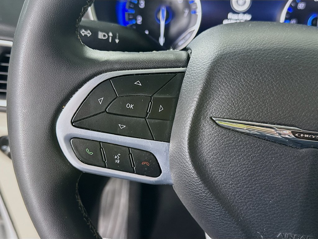 Used 2024 Chrysler Pacifica Touring-L FWD image 21