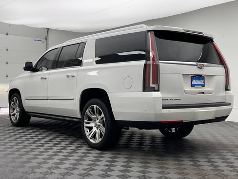 Used 2018 Cadillac Escalade ESV Premium Luxury AWD/4WD image 12
