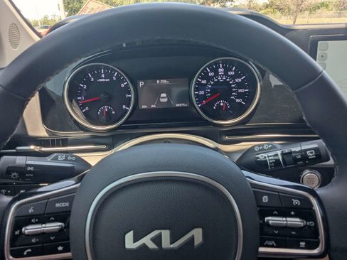 Used 2024 Kia Carnival EX FWD image 38