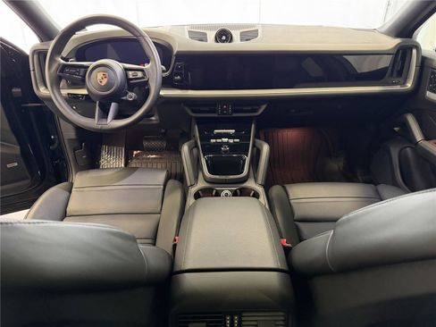 Certified 2025 Porsche Cayenne Coupe image 17