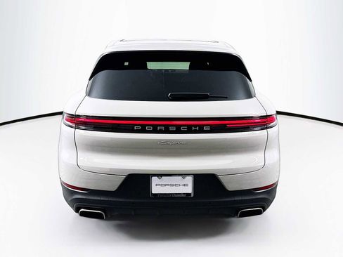 Certified 2025 Porsche Cayenne image 10