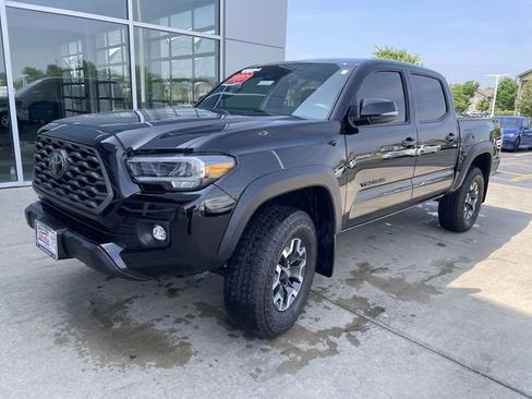 Used 2023 Toyota Tacoma TRD Off-Road w/ TRD Premium Off Road Package AWD/4WD image 12