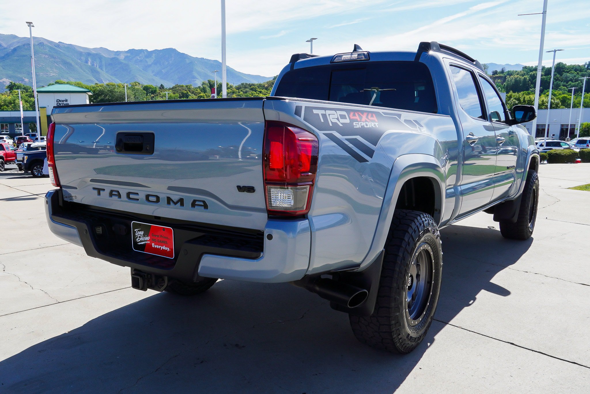 Certified 2018 Toyota Tacoma TRD Sport w/ Technology Package AWD/4WD image 8