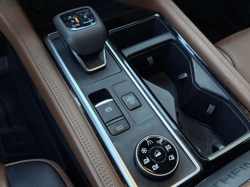 Used 2024 Nissan Pathfinder Platinum w/ Lighting Package (N93) image 21