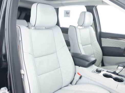Used 2018 Jeep Grand Cherokee Summit AWD/4WD image 28