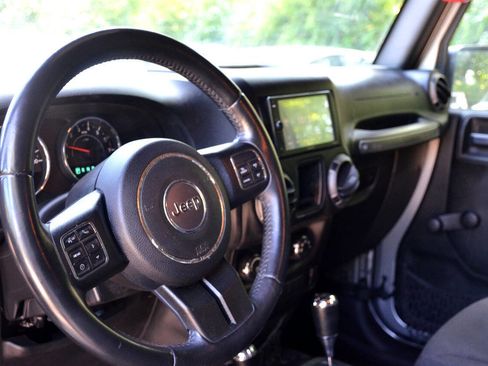 Used 2017 Jeep Wrangler Unlimited Sport w/ Connectivity Group AWD/4WD image 14