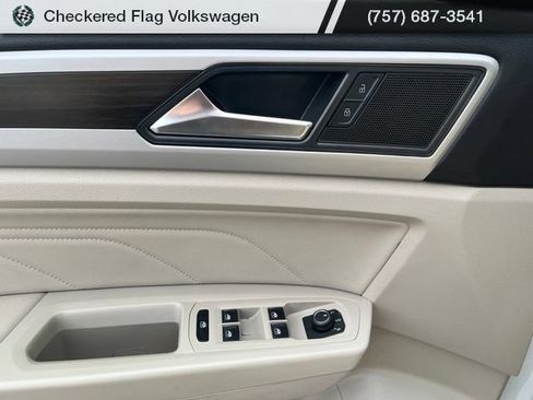 Used 2023 Volkswagen Atlas SE w/ Black Wheel Package AWD/4WD image 13