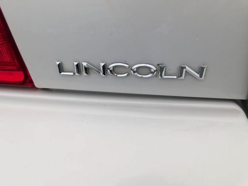 Used 2003 Lincoln Town Car Cartier RWD image 40
