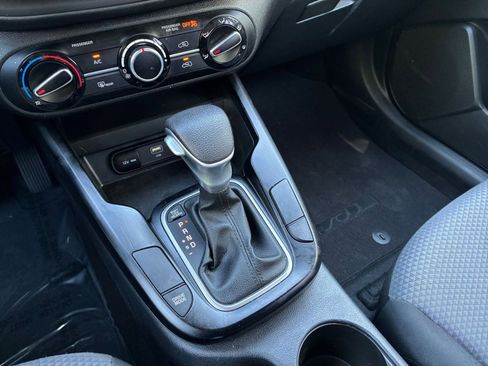 Used 2025 Kia Soul LX w/ LX Technology Package FWD image 39