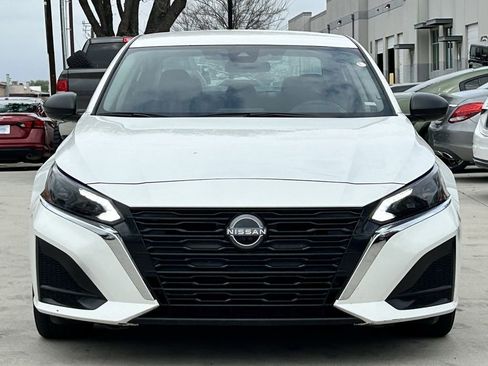 Used 2024 Nissan Altima 2.5 SV image 9