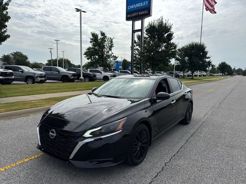 Used 2025 Nissan Altima 2.5 SV w/ SV Special Edition Package FWD image 1