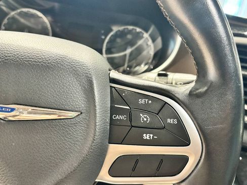 Used 2017 Chrysler Pacifica Touring-L w/ Tire & Wheel Group image 21