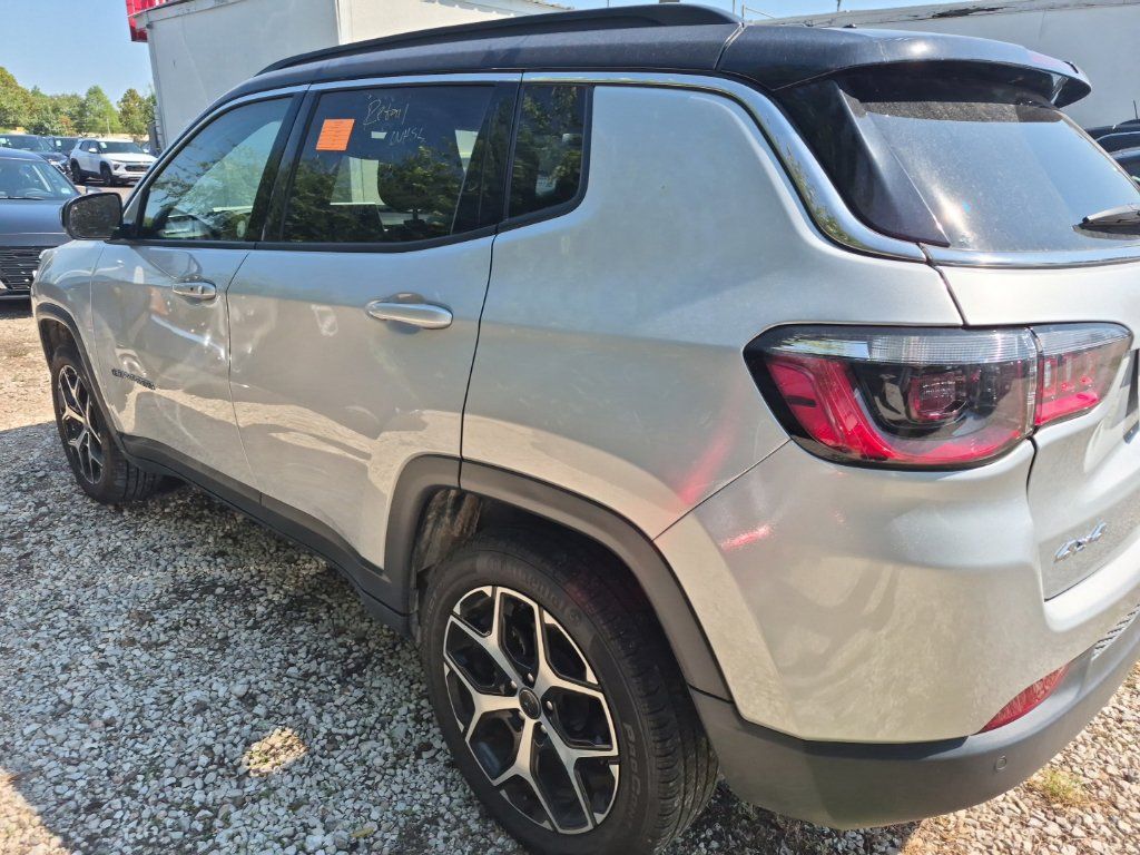 Used 2025 Jeep Compass Limited AWD/4WD image 2