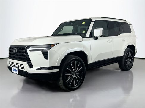 Used 2025 Lexus GX 550 w/ Accessory Package (2T) image 2