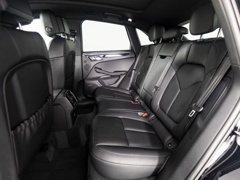 New 2026 Porsche Macan image 23