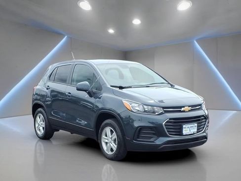 Used 2021 Chevrolet Trax LS w/ Tint and Cruise Package AWD/4WD image 1