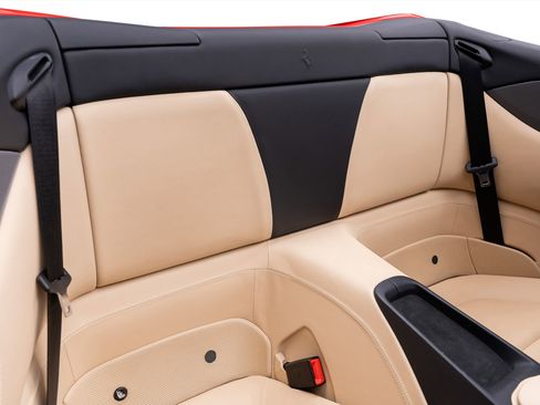 Used 2019 Ferrari Portofino Base image 37