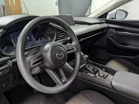Used 2020 MAZDA MAZDA3 Sedan FWD image 16
