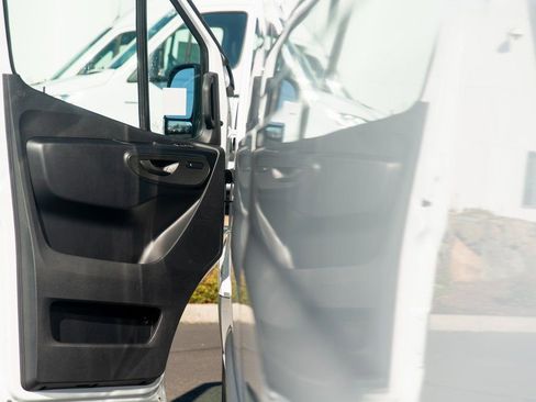 Used 2025 Mercedes-Benz Sprinter 2500 image 22