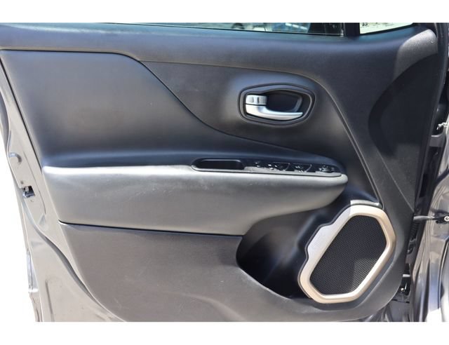 Used 2017 Jeep Renegade Limited FWD image 26