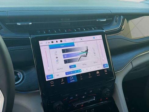 Used 2023 Jeep Grand Cherokee L Overland image 12