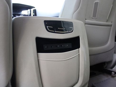 Used 2019 Cadillac Escalade Luxury image 23