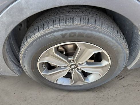 Used 2015 Hyundai Santa Fe GLS FWD image 5