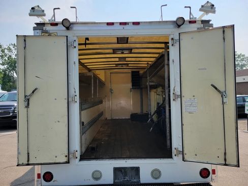 Used 2016 Ford E-450 and Econoline 450 Super Duty image 13