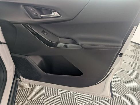 Used 2025 Chevrolet Equinox LT FWD image 30