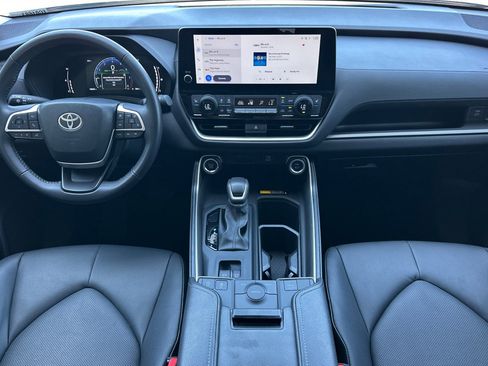 Certified 2025 Toyota Grand Highlander FWD image 13