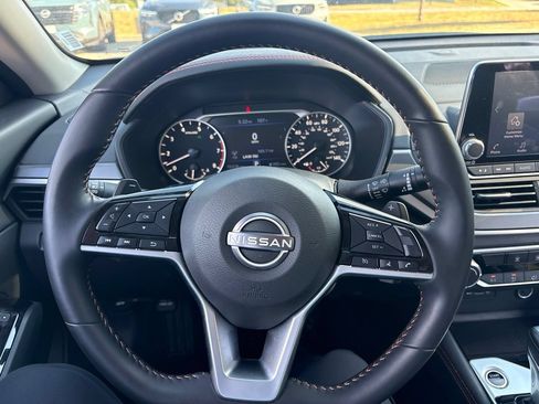 Used 2025 Nissan Altima 2.5 SR FWD image 23