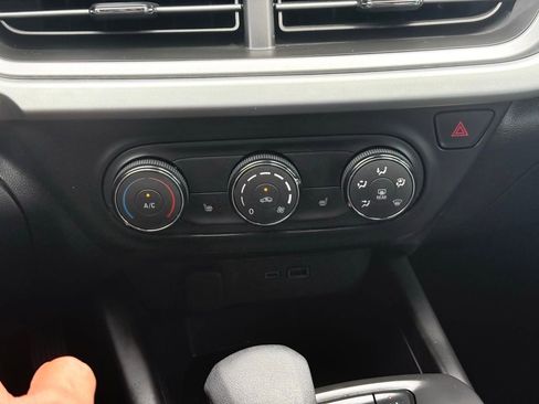 Used 2024 Chevrolet Trax LS w/ LS Convenience Package image 10